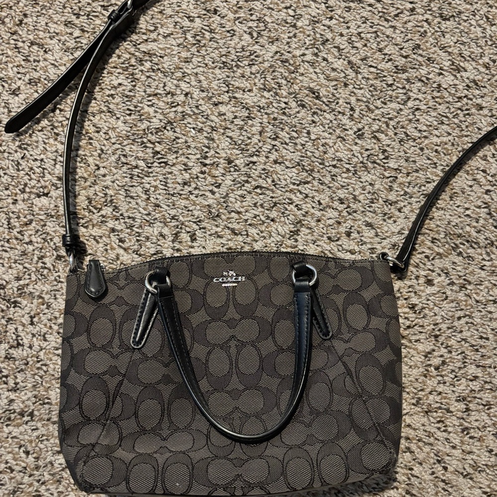 Coach Brown Signature Shoulder Bag

Cash app payments only